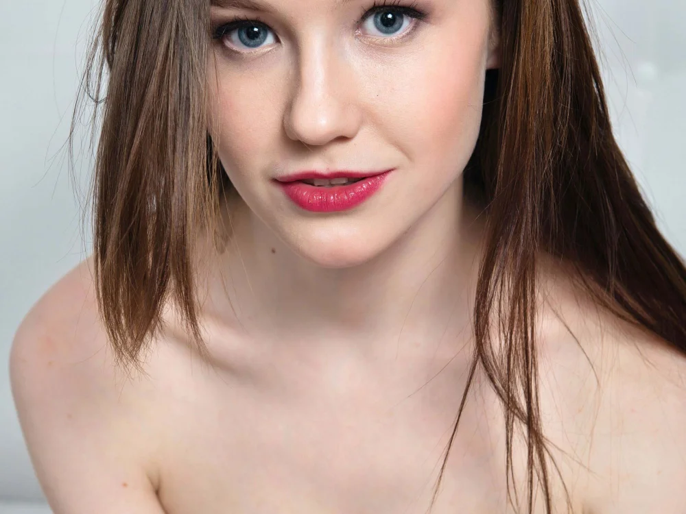 BrunettLina's Offline XXX Chat