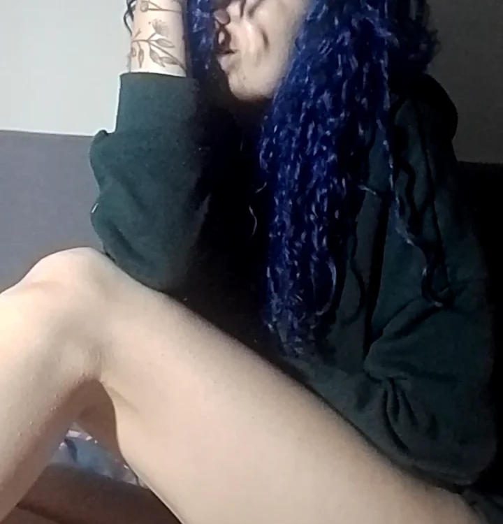 Velvet_Blue's Offline Chat Room