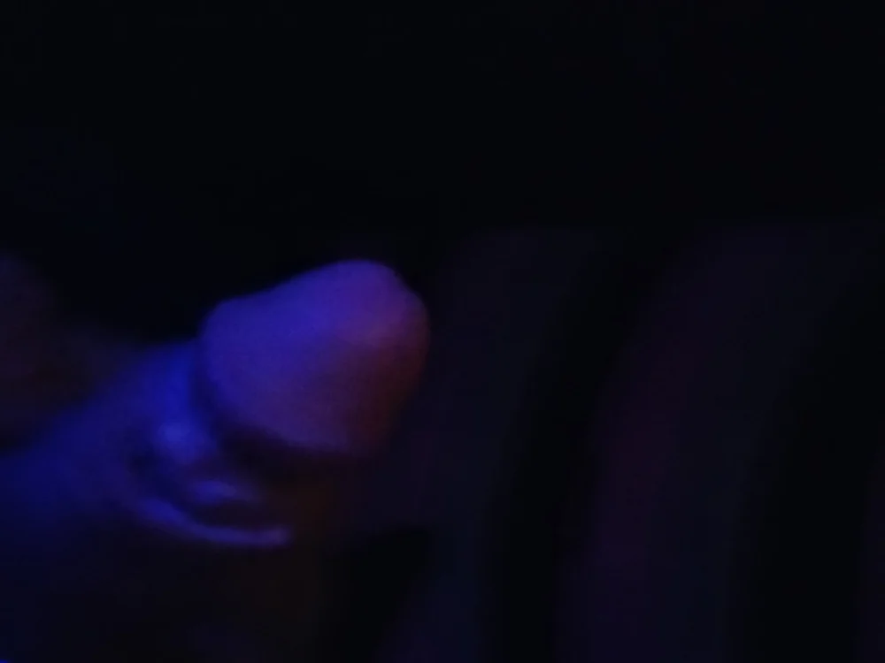 HiddenWife's Offline Chat Room