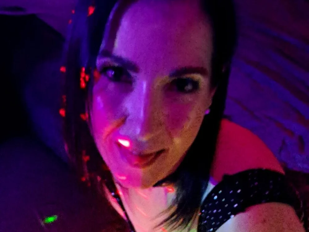 HerJourneyXoXo's Offline XXX Chat