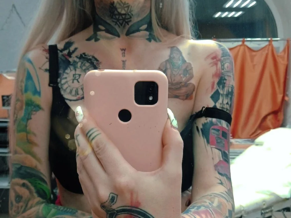 Ava_Raynolds' Offline XXX Chat