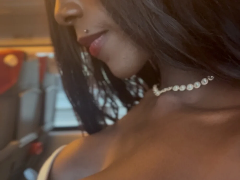 Luana_26's Offline XXX Chat