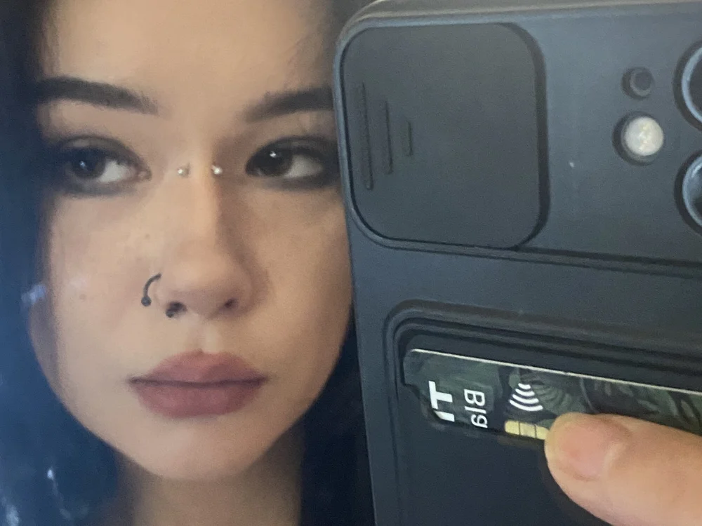 holly_mollyy_'s Offline Chat Room