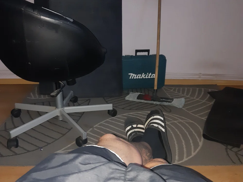 Miodek8787's Offline Chat Room