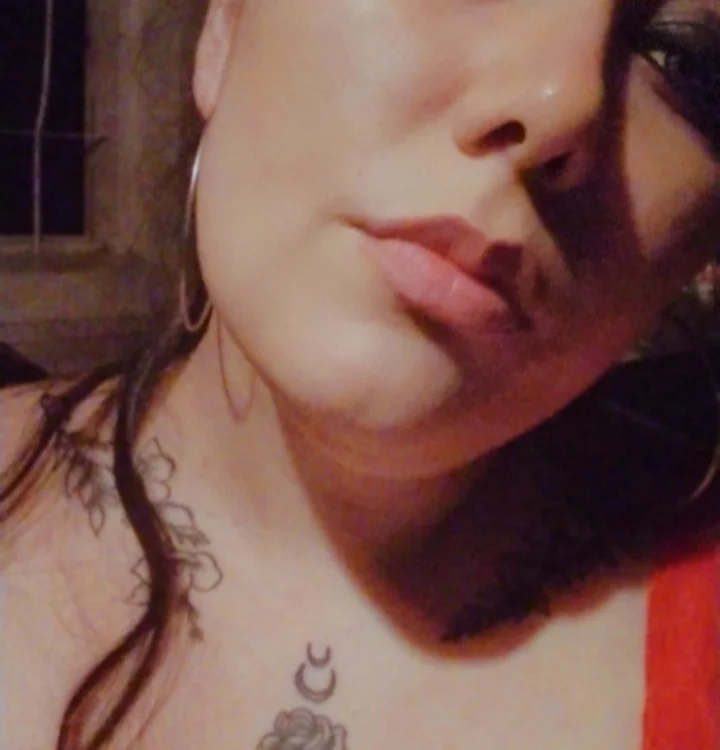 Solcitolovee: συνομιλία ΧΧΧ εκτός σύνδεσης