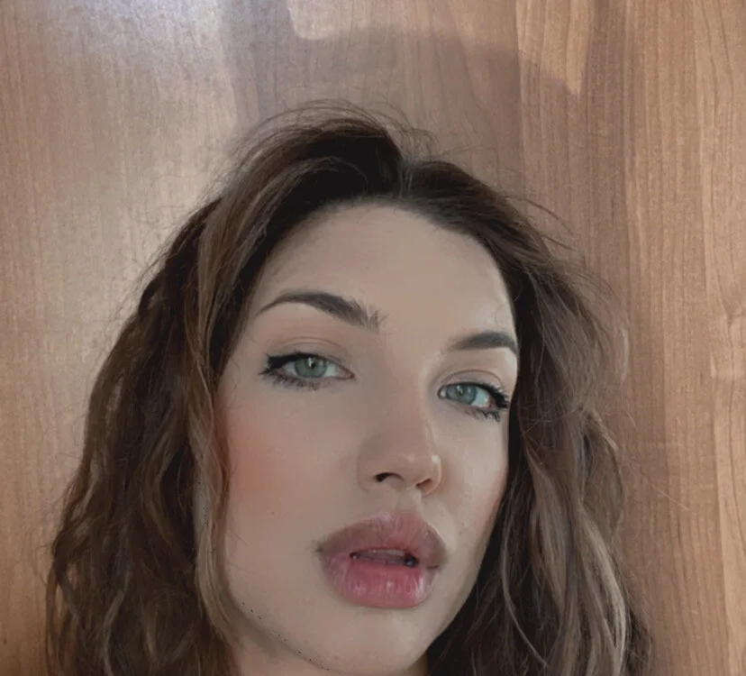 LaraCroftMiss' Offline XXX Chat