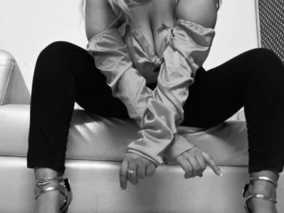 ohh_mona on StripChat