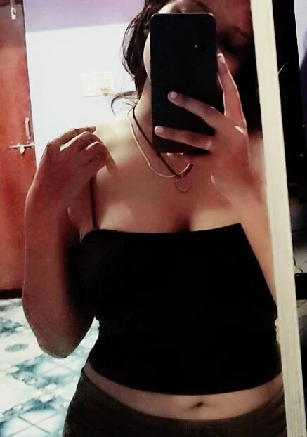 Curvycharm_ Adlı Modelin Çevrimdışı Sohbet Odası