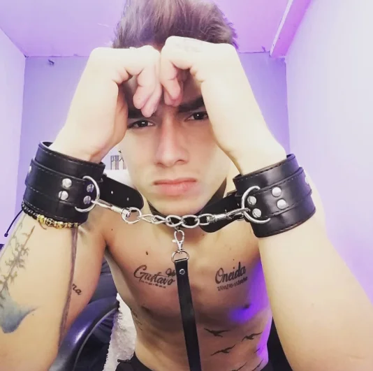 ห้องแชทออฟไลน์ของ Thiago_Big_Cock