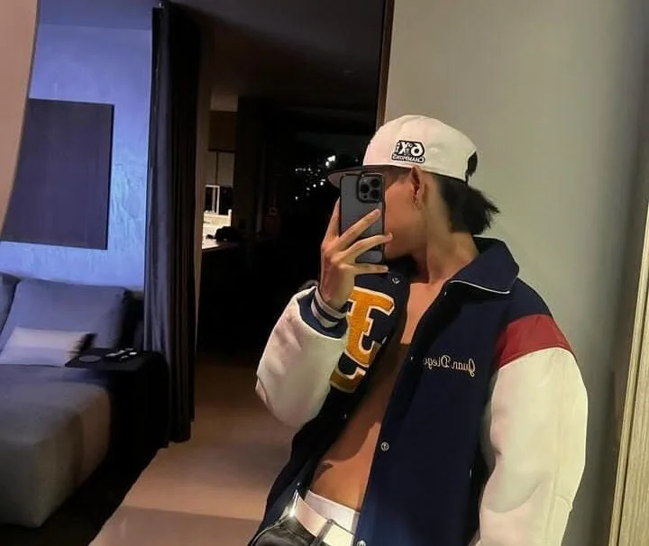 Michaell_adams' Offline XXX Chat