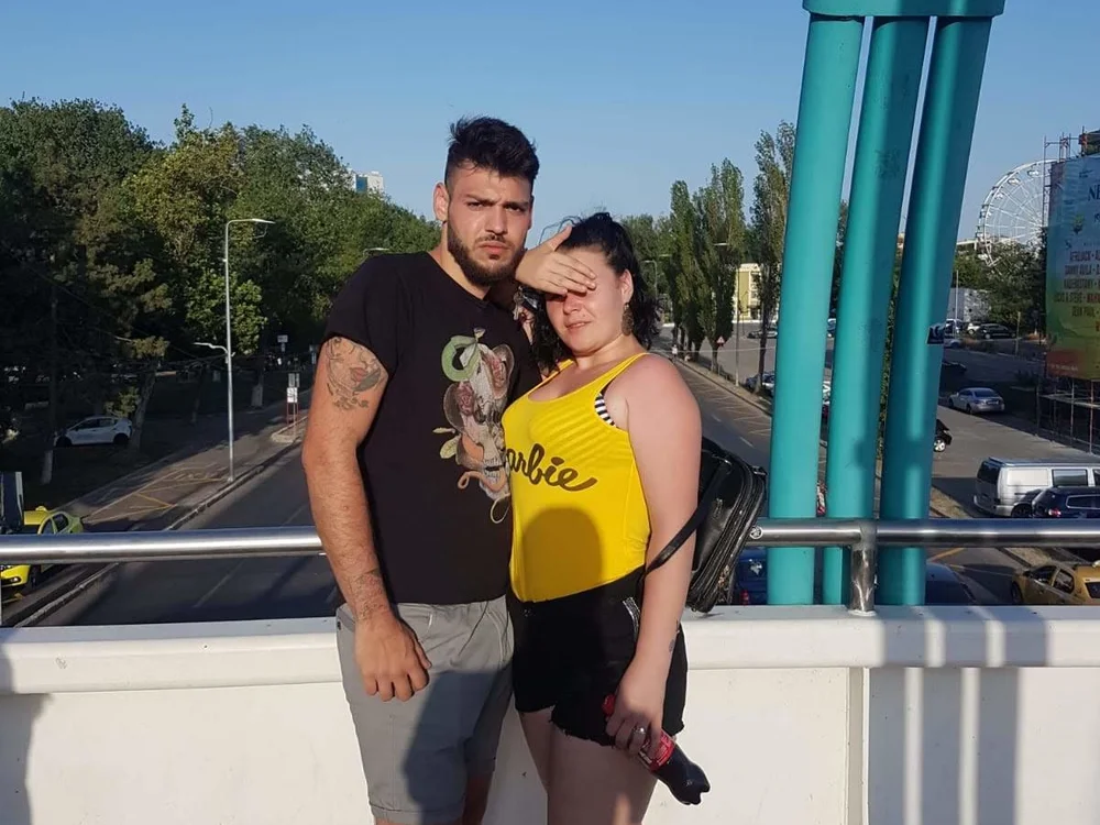 2hott_lovers' Offline Chat Room