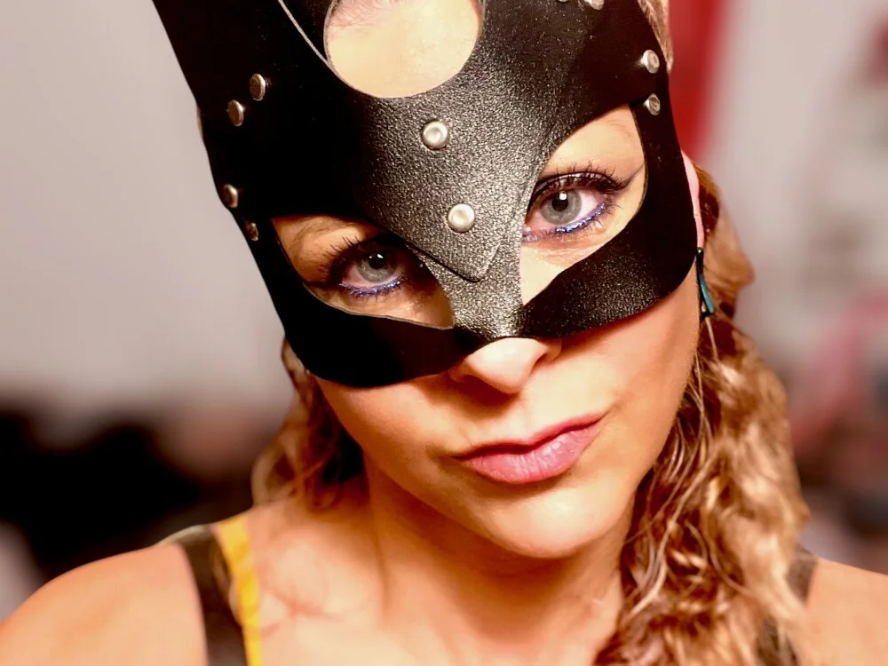 MiaMegan Offline XXX chat