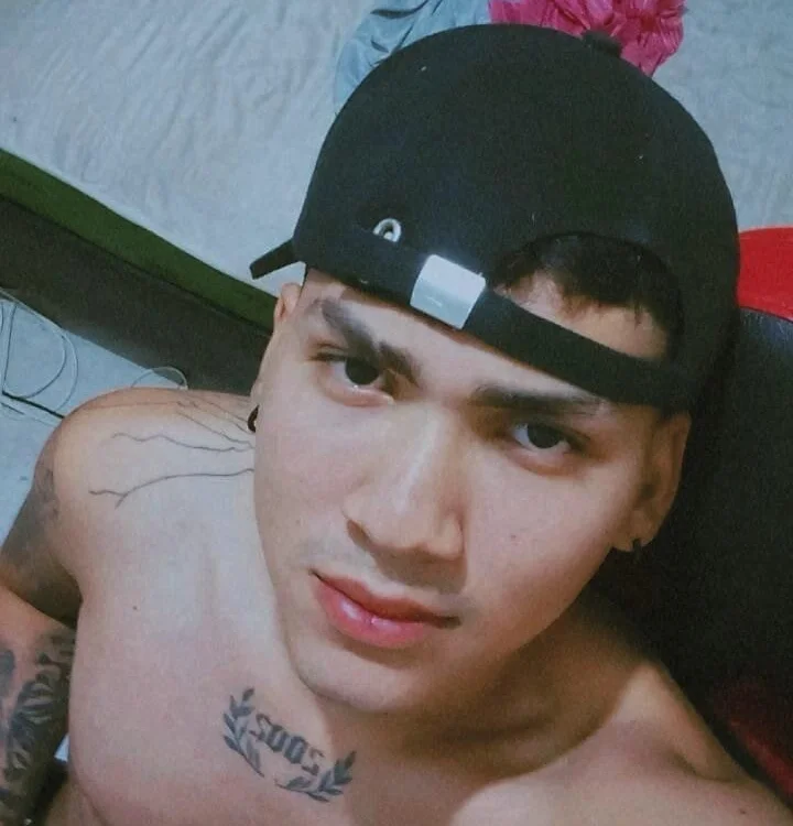 andy_nastyboyx18's Offline XXX Chat