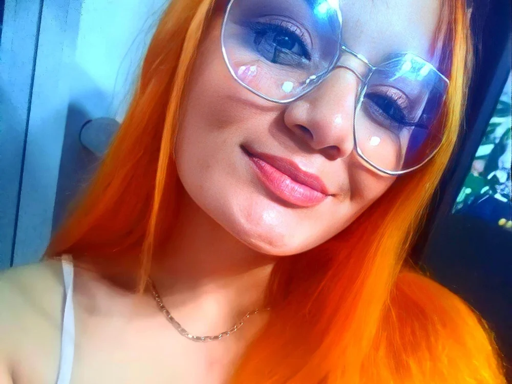maddie_blakee's Offline Chat Room