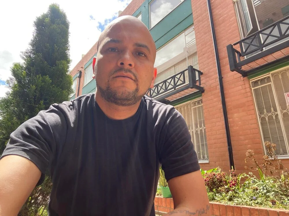 InstintoElite: συνομιλία ΧΧΧ εκτός σύνδεσης