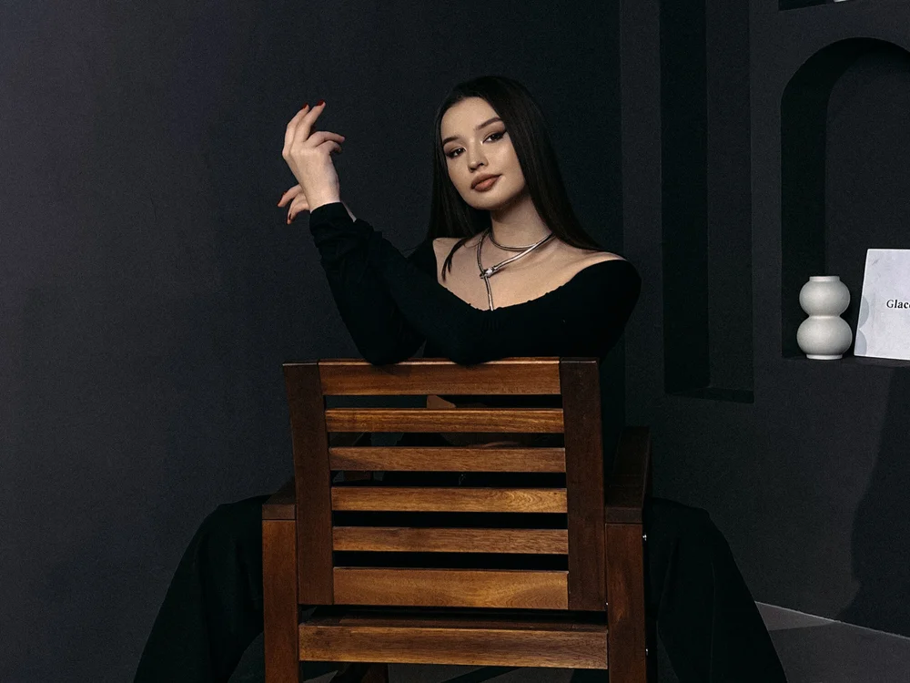 ElisBates' Offline Chat Room