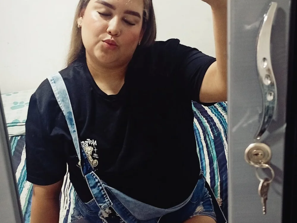 แชท XXX ออฟไลน์ของ camidir