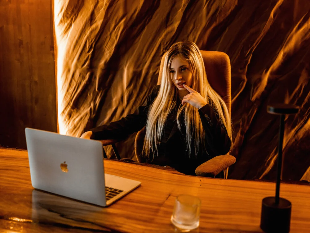 PollyMillees Offline XXX-Chat