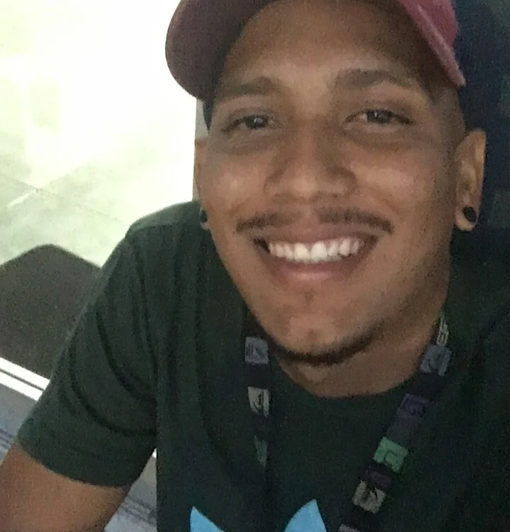_Iammaterialexplicito's Offline Chat Room