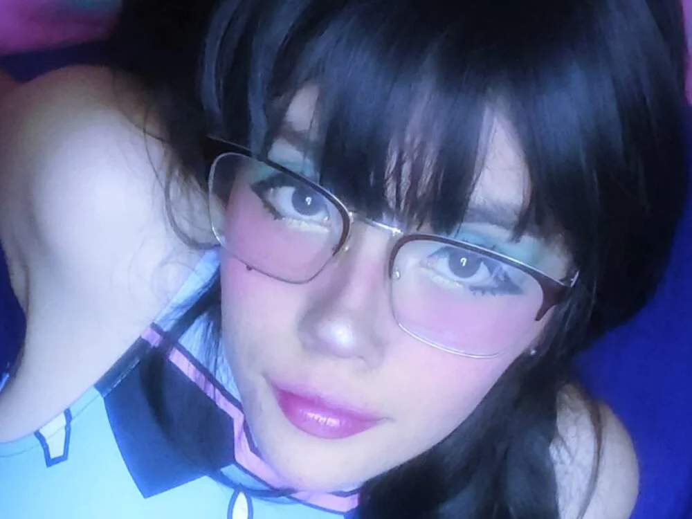 Your-horny-petite's Offline XXX Chat