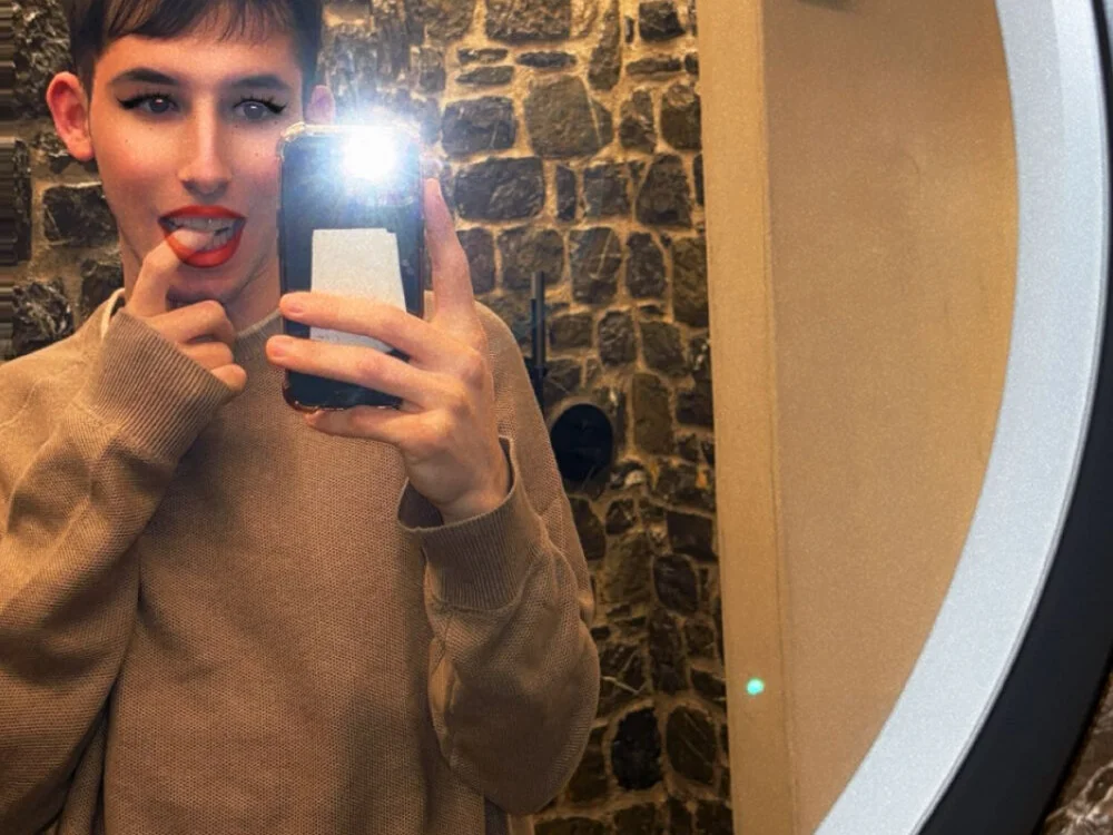 alex2p12 Adlı Modelin Çevrimdışı XXX Sohbeti