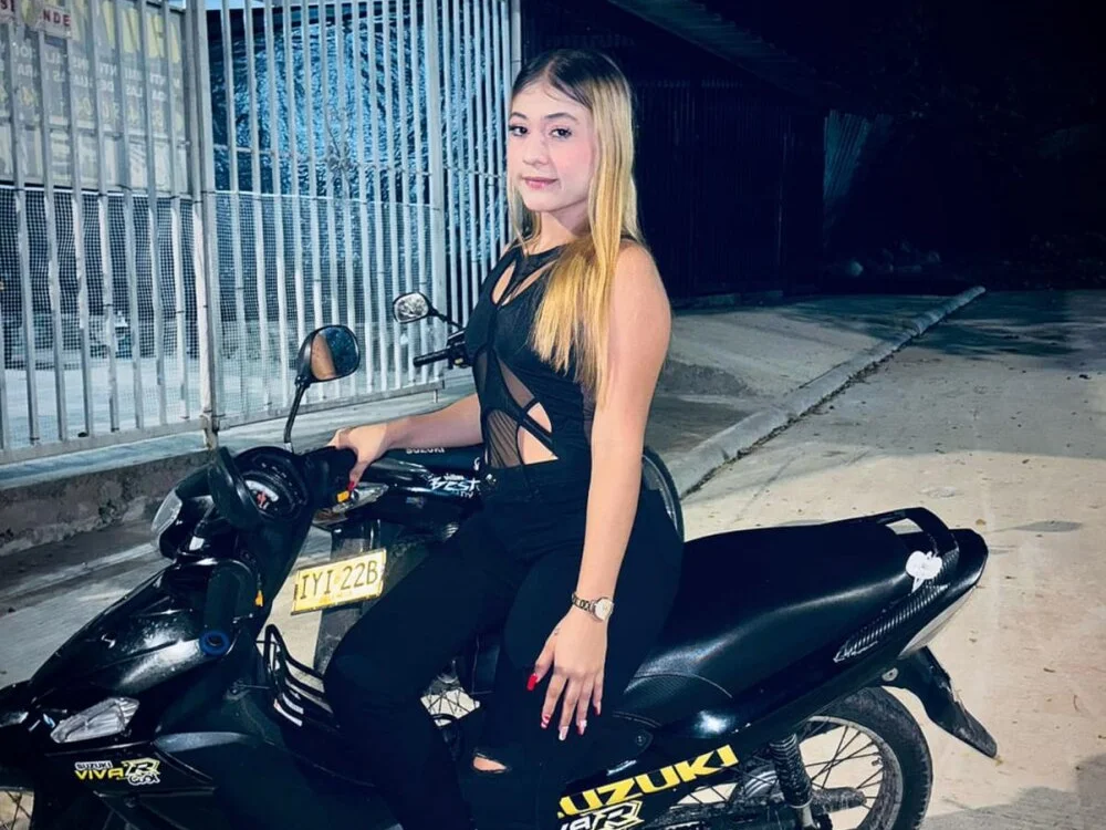 Emiily_Xx: συνομιλία ΧΧΧ εκτός σύνδεσης