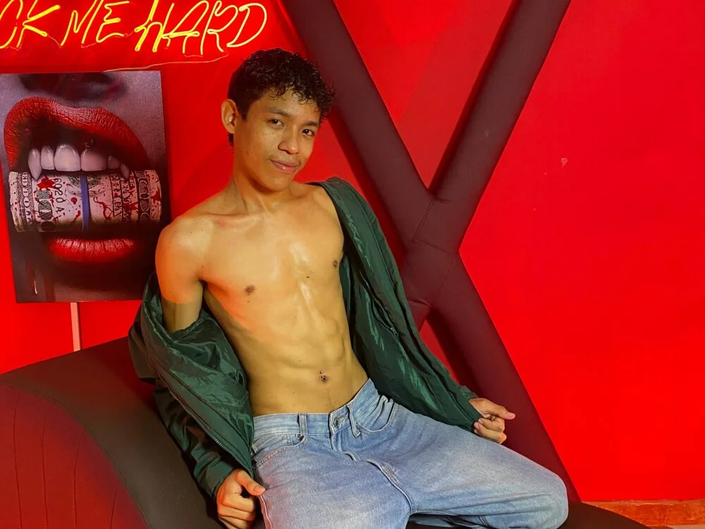 SKINNY_BOYXXX's Offline Chat Room