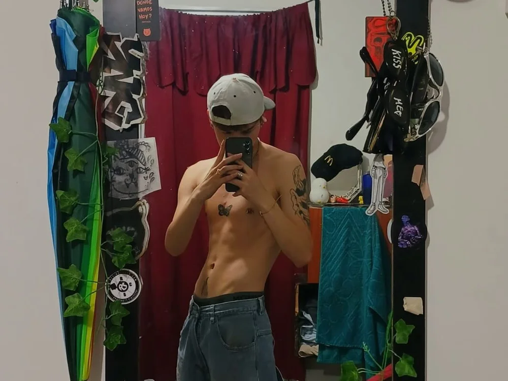 Chatroom XXX hors ligne de Saturo_Valentino