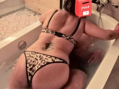Curvy_Anushka