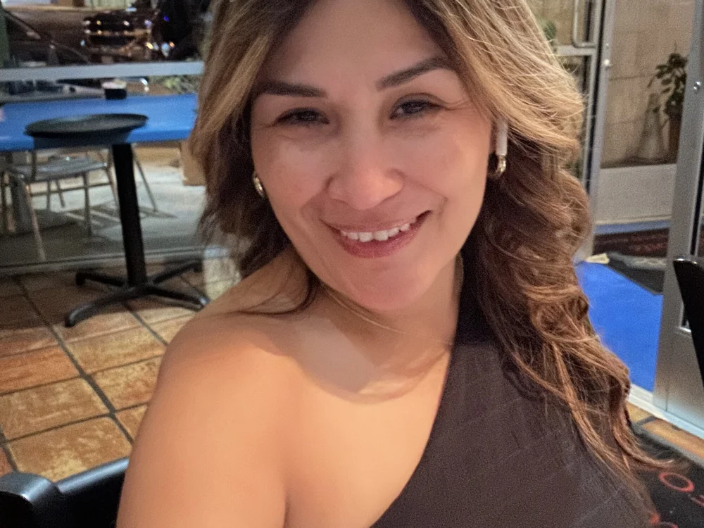LadyLove_77's Offline Chat Room