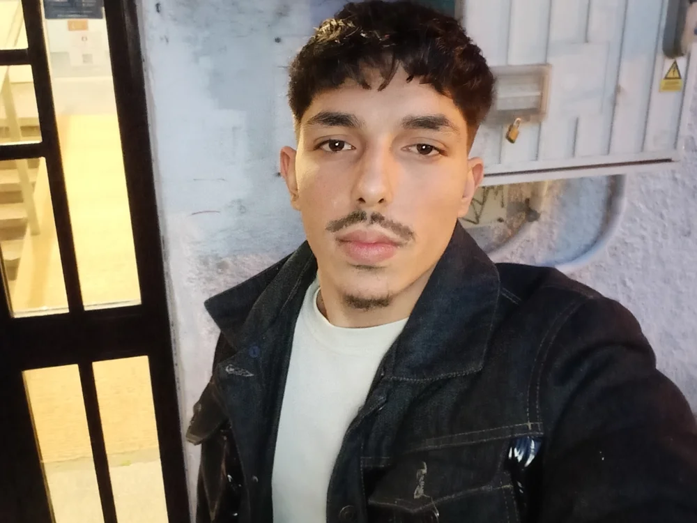 danbig01 Offline XXX-Chat