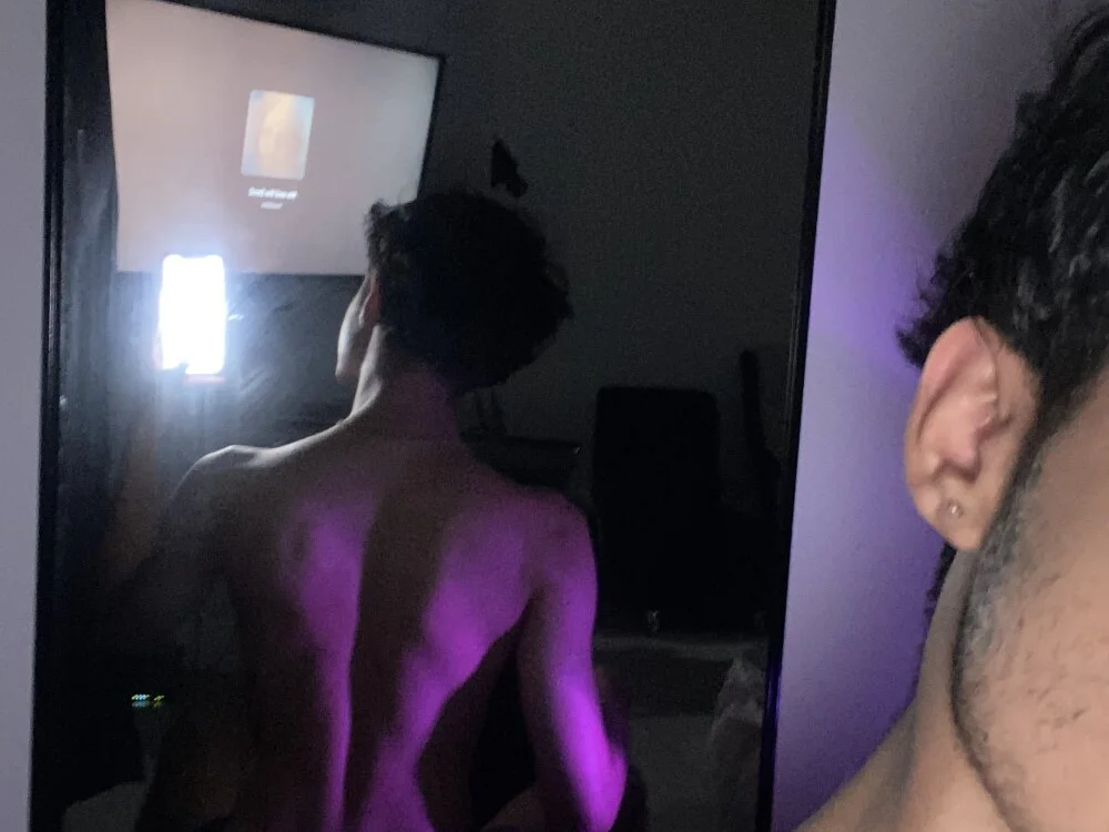 dimitri_targaryen's Offline XXX Chat