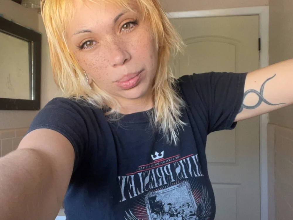 lenora__'s Offline Chat Room
