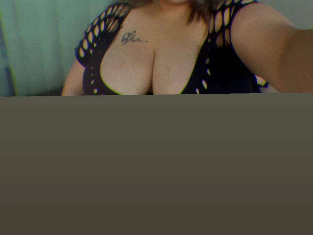 دردشة BiggtittiesX الجنسية دون اتصال