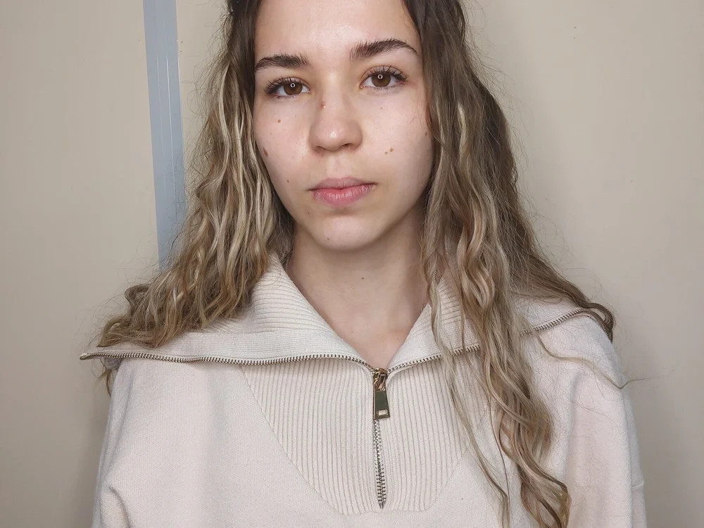 ElinorCross' Offline Chat Room