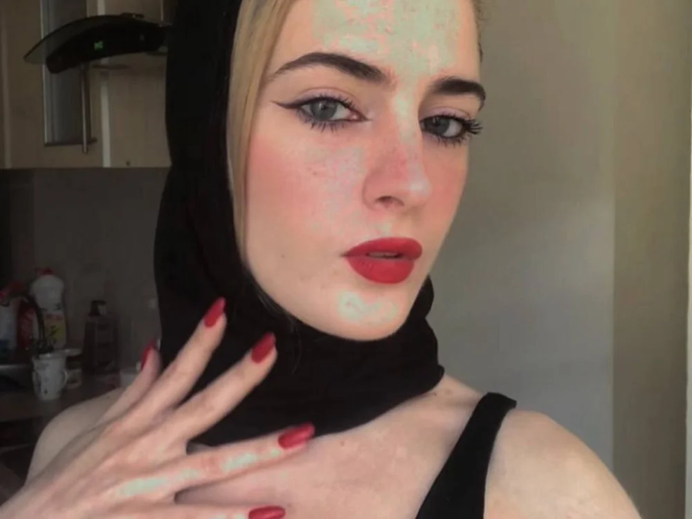 ElviaTengwall's Offline XXX Chat