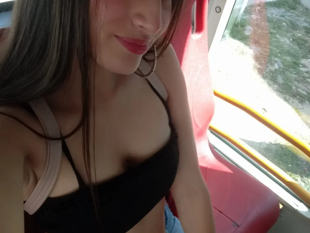 lunaember_cs Adlı Modelin Çevrimdışı XXX Sohbeti