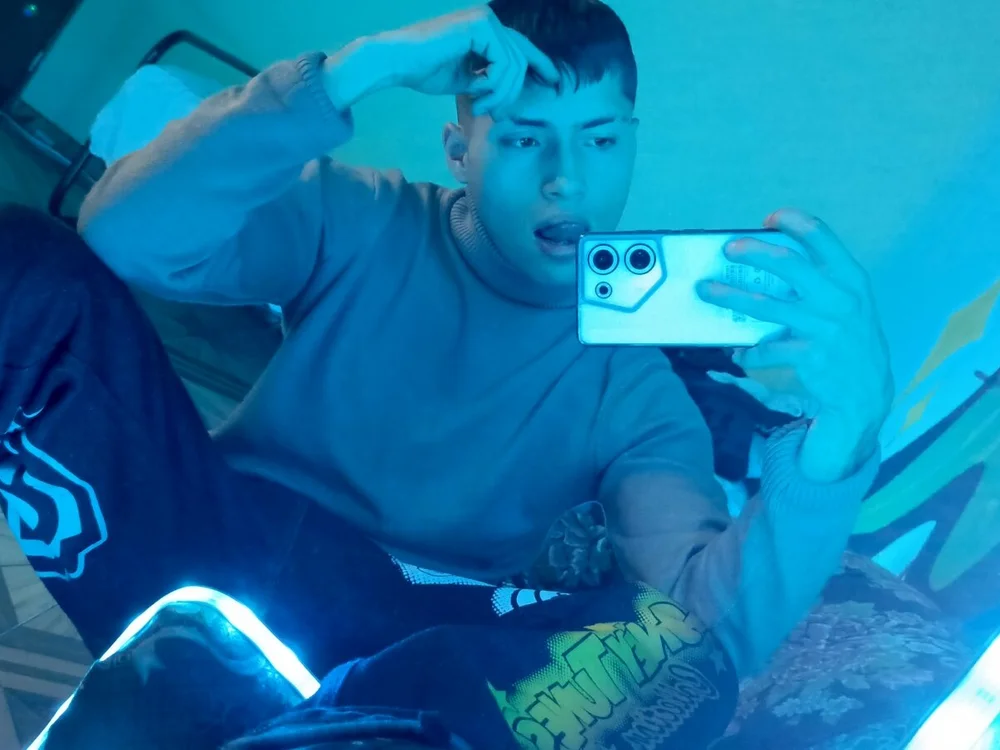 nolanjay_'s Offline Chat Room