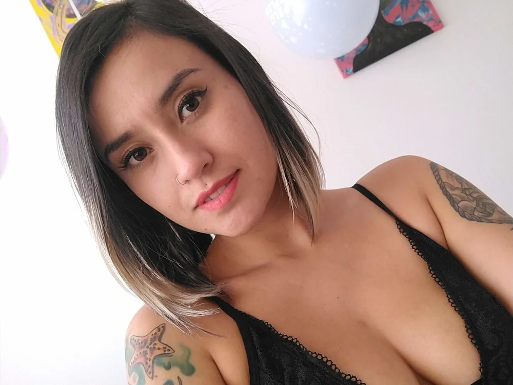 Live sex webcam photo for Macarenaxx #293311313