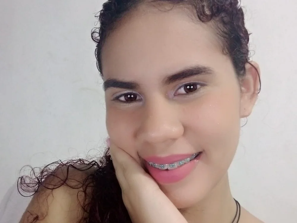 Lesly_hel's Offline XXX Chat