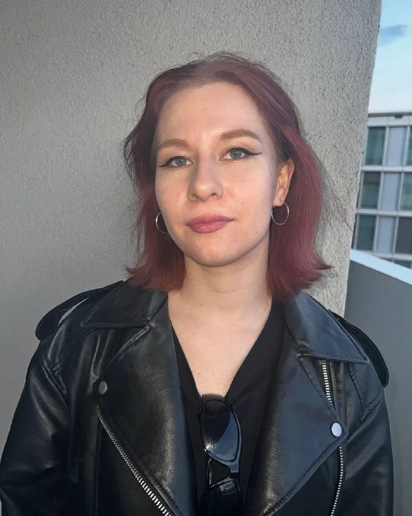 anna_mrr's Offline Chat Room