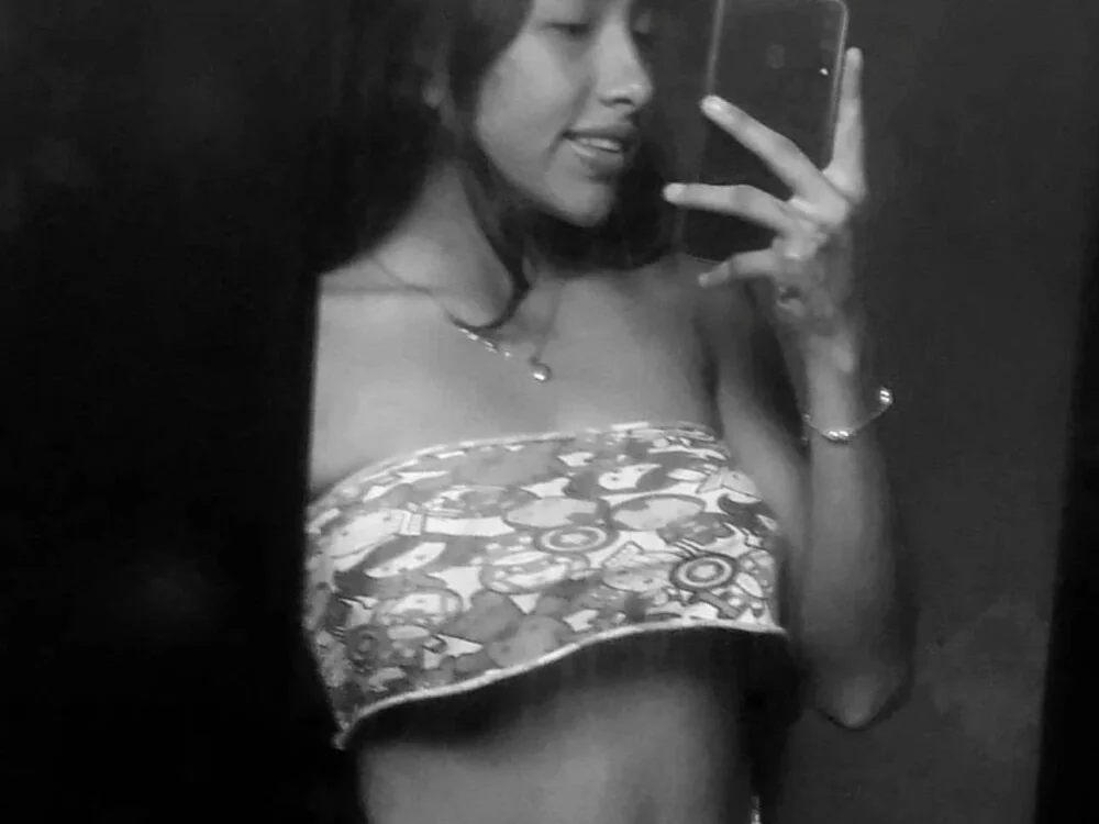 violeta_vins' Offline XXX Chat