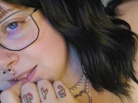 cute_aggro_gamer_girl's Offline Chat Room
