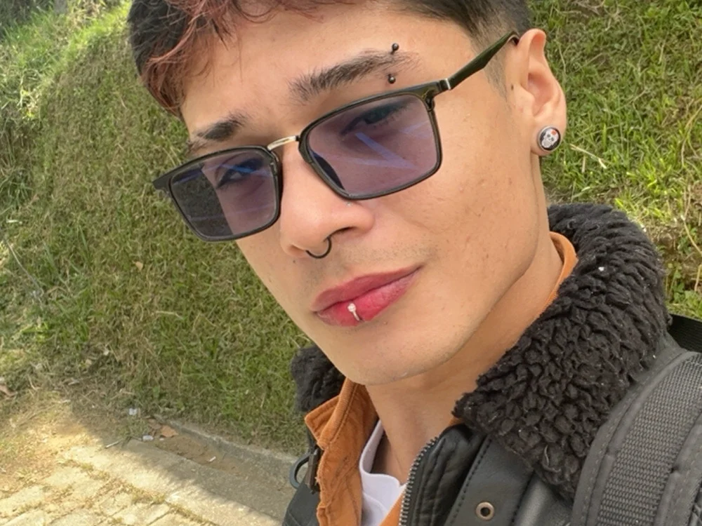 ronald_thompson20's Offline XXX Chat