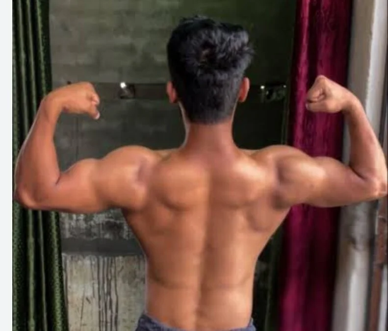 غرفة دردشة best_model_strip دون اتصال