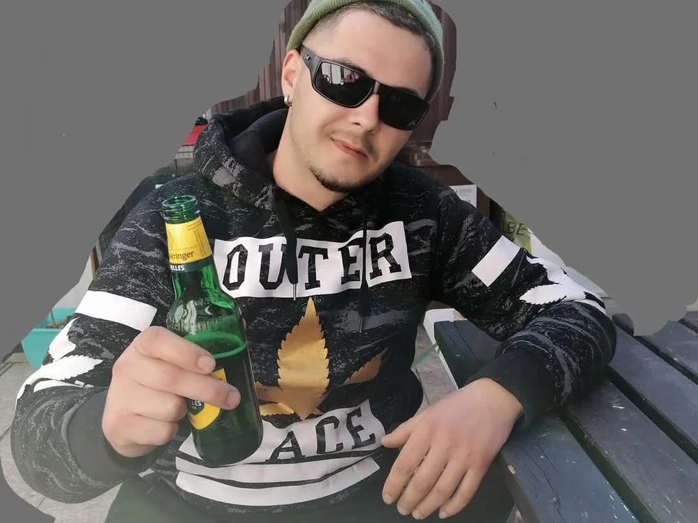 pitiche88's Offline Chat Room