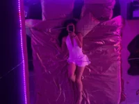 skinny_lola's Offline Chat Room