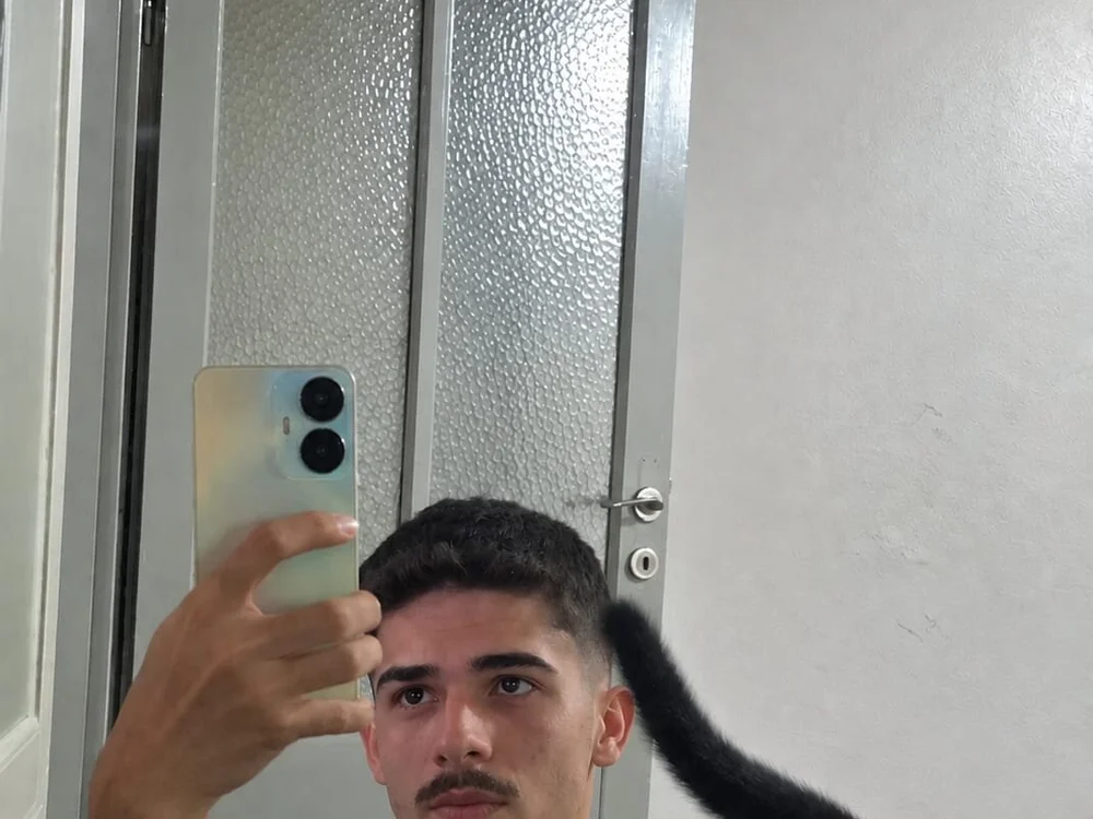 cihanp39 Adlı Modelin Çevrimdışı XXX Sohbeti