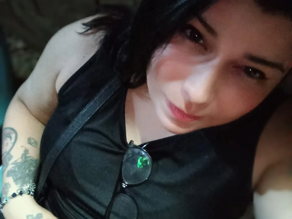 Analuna_A's Offline Chat Room