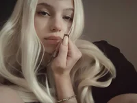 Mooniesiesita's webcam live show